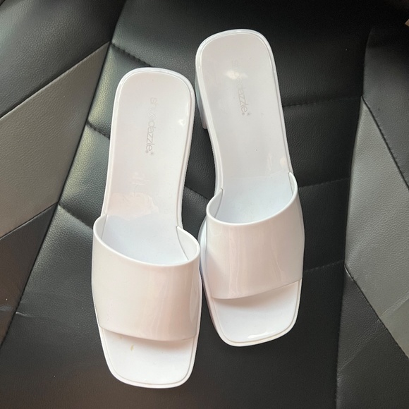 Shoe Dazzle White Low Heeled Sandals - Picture 3 of 5